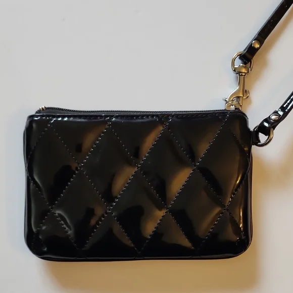Coach Poppy Liquid Gloss Quilted Wristlet. - Picture 3 of 12